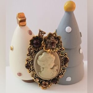 Vintage Gold and Purple Cameo Brooch